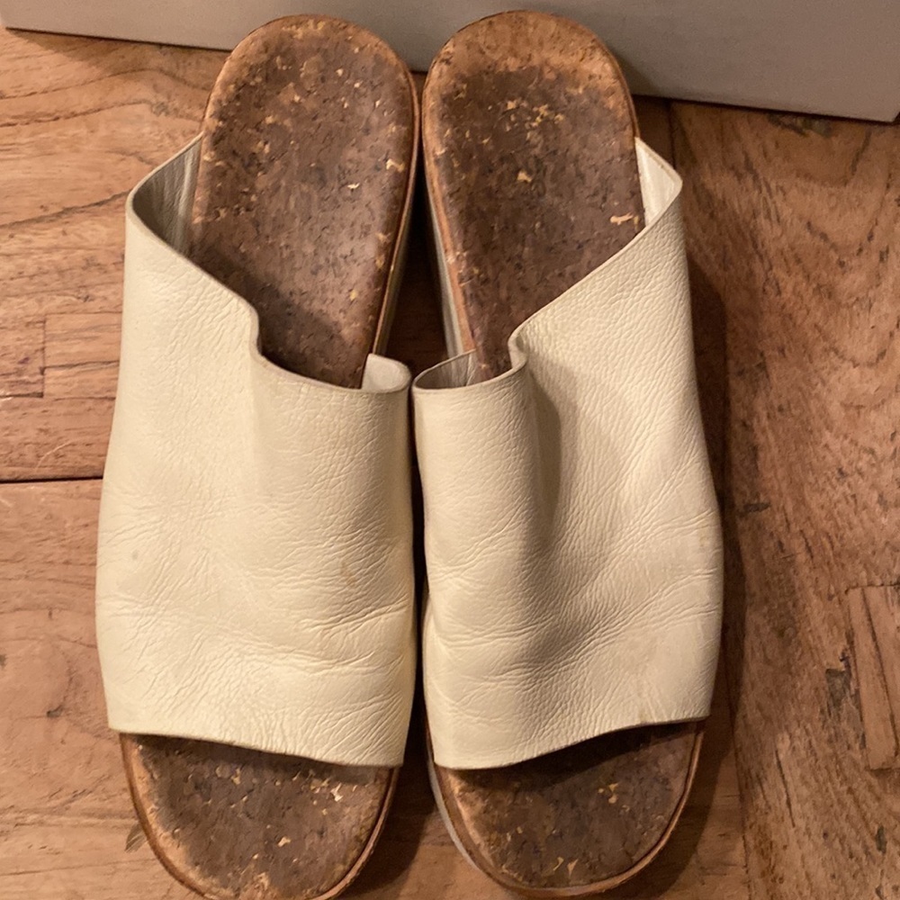 Preloved Vince Sarria Genuine Leather Wedge Mules 9.5 Sandstone Cream with box - Picture 5 of 11